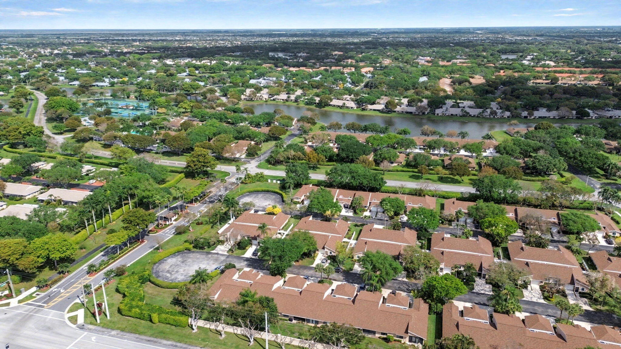 WHISPER WALK SEC C CONDO - Residential