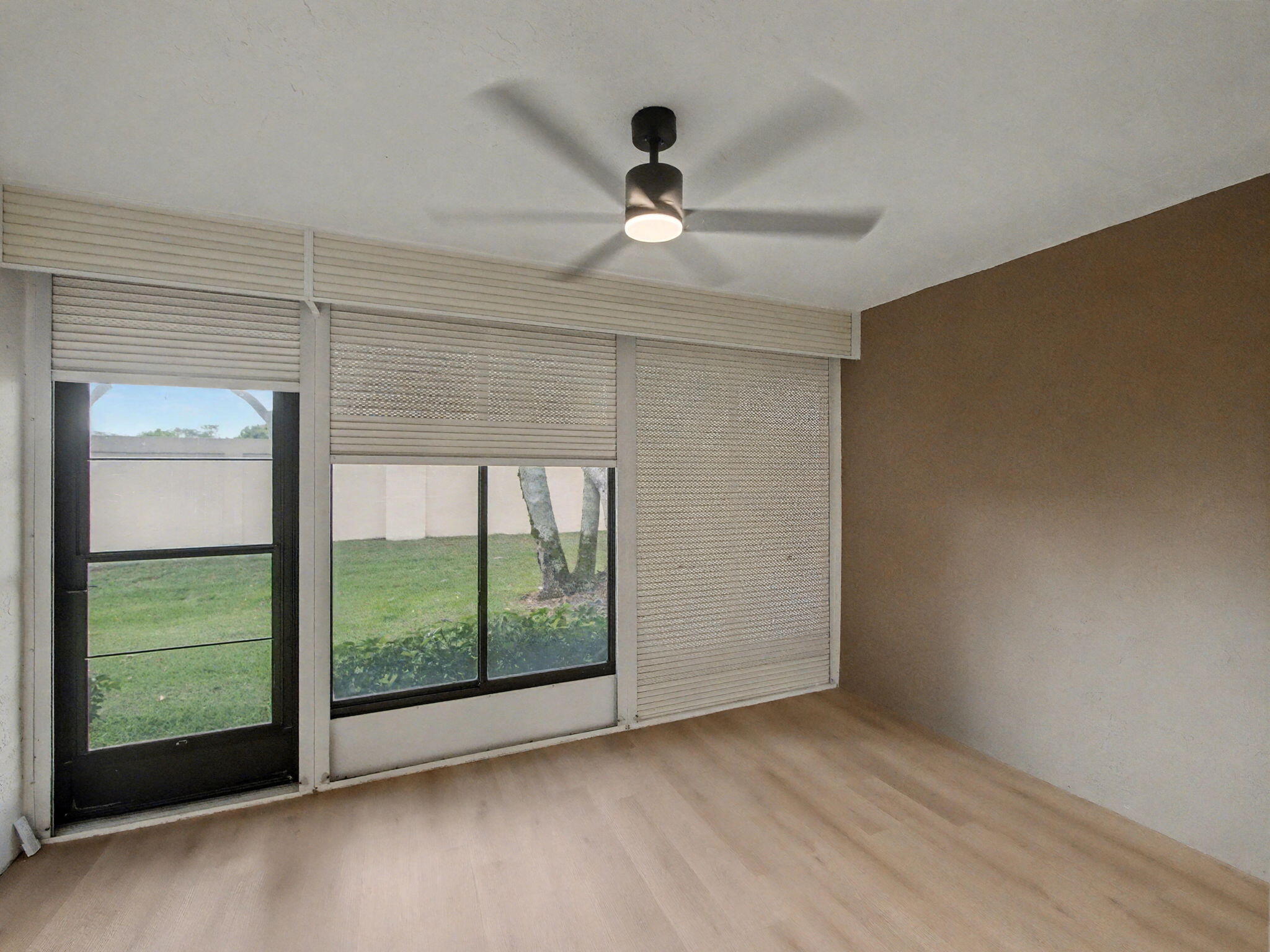 WHISPER WALK SEC C CONDO - Residential