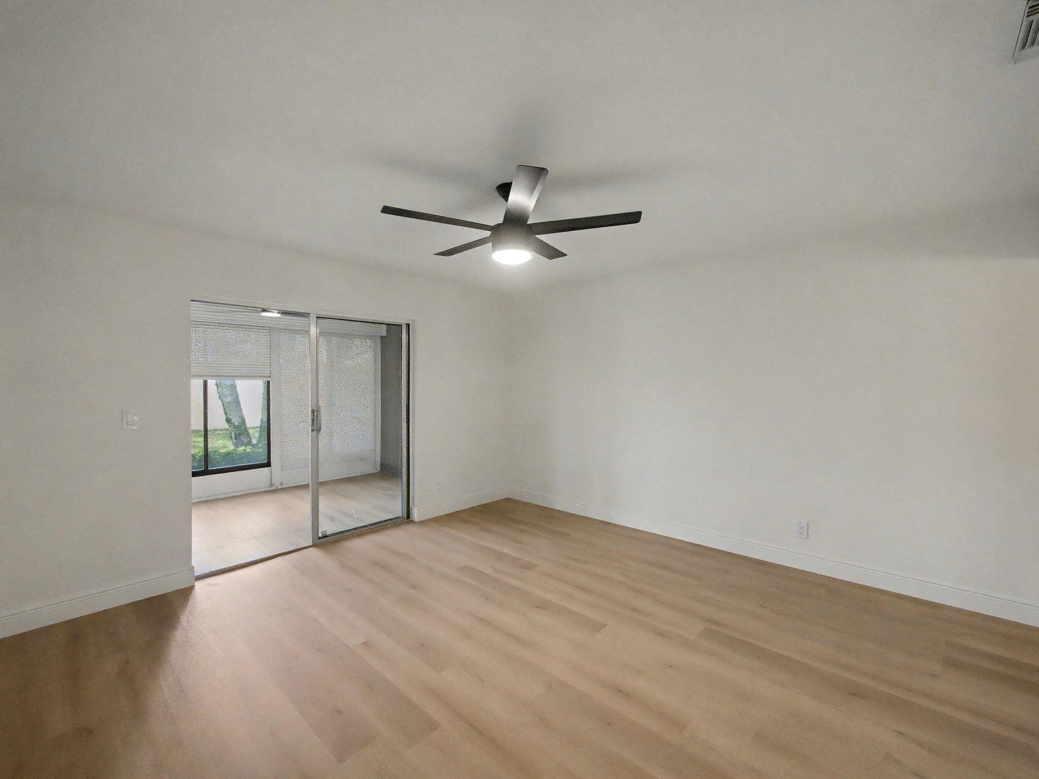 WHISPER WALK SEC C CONDO - Residential