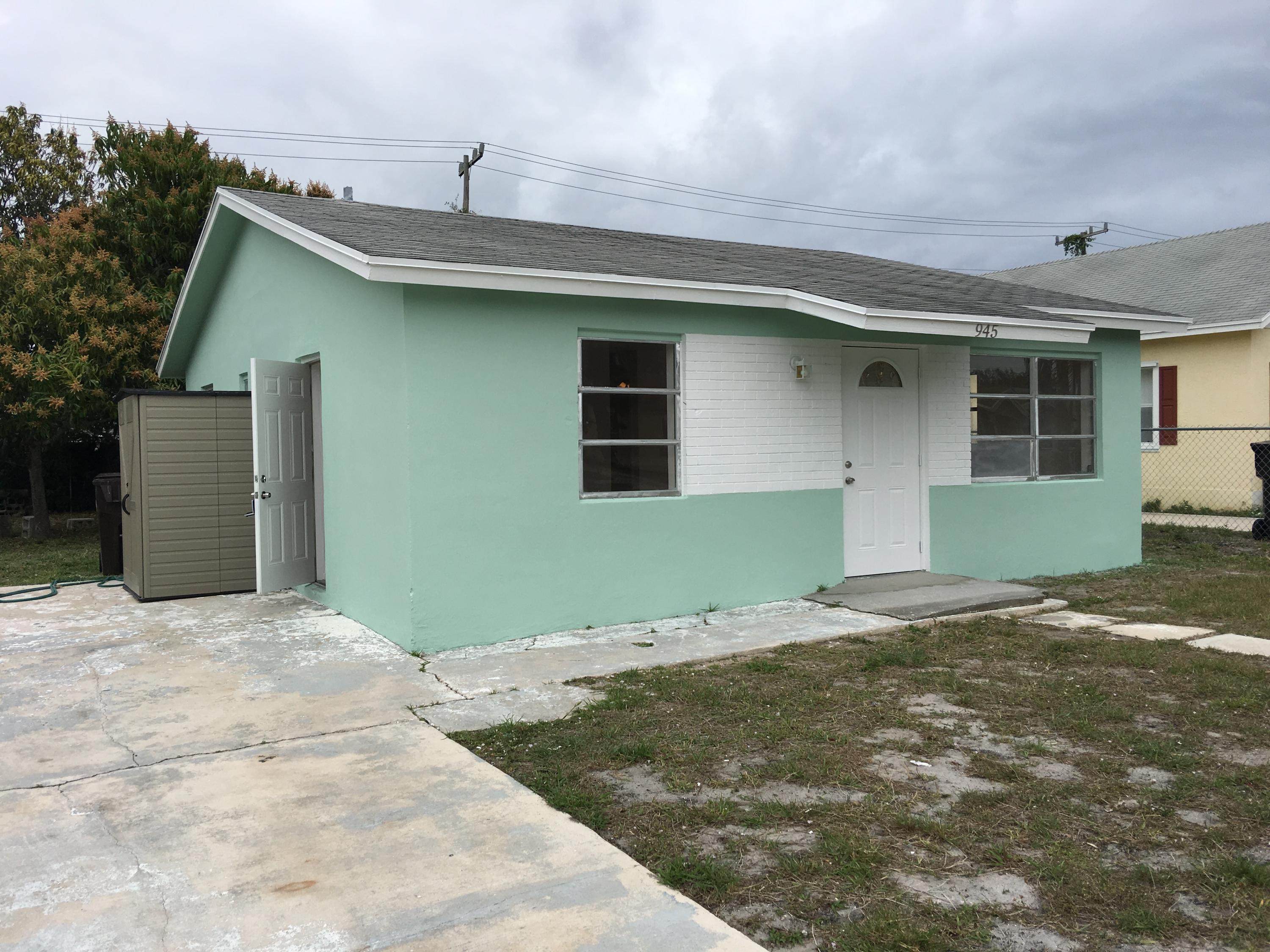 Completely renovated 2 bedroom, 1 bath home. Brand new kitchen with Granite and stainless steel appliance, has washer/dryer hookup. Ceiling fans in all rooms. Brand new Central AC, beautifully remodeled bathroom. Ceramic tile throughout the home. Property is situated on a double lot and is fully fenced for added privacy.