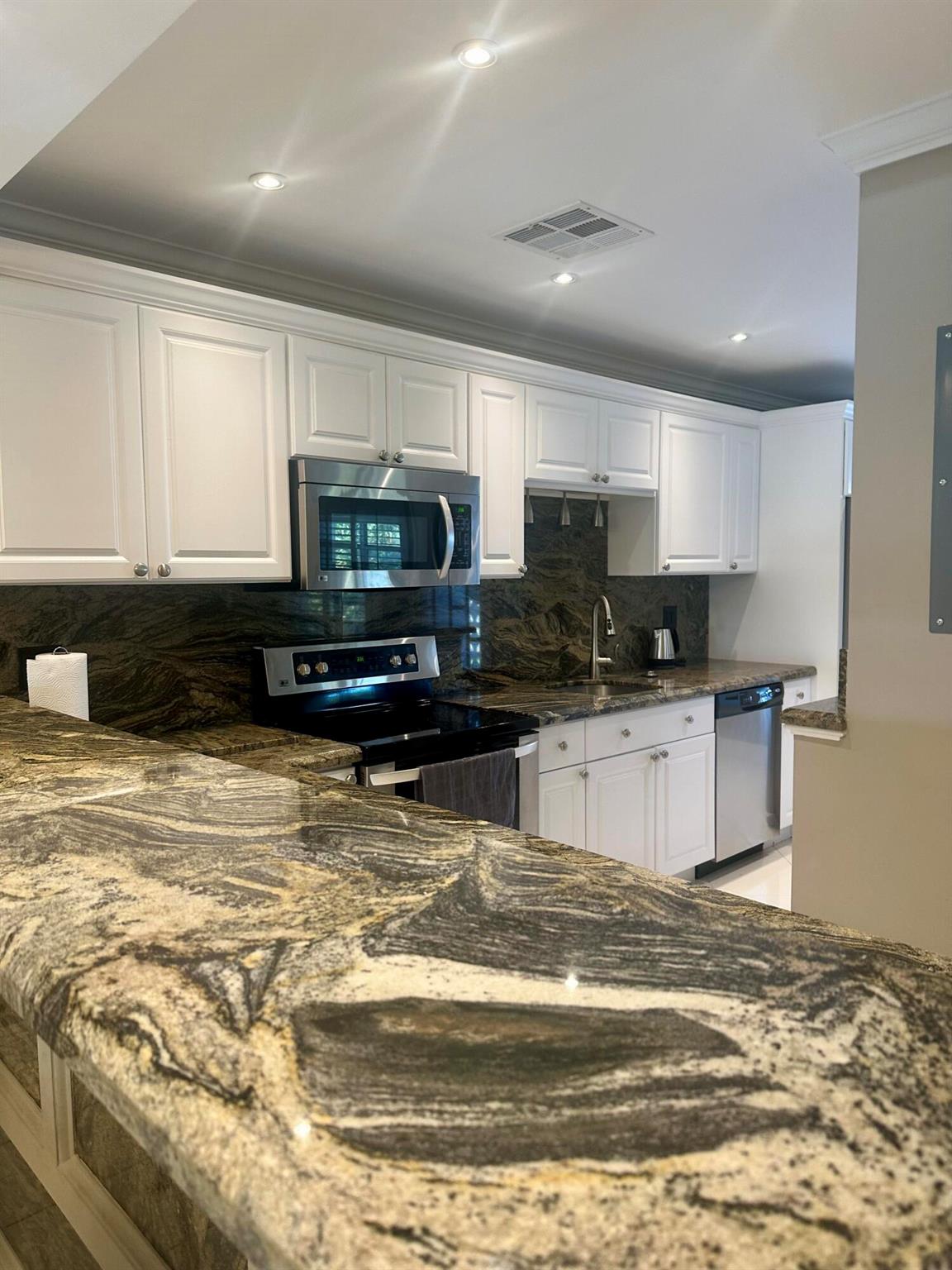 Fabulous annual rent. 2/2 on the first floor, corner unit. One of the only buildings with a beautiful lake view, Renovated unit with a lovely open kitchen, tile throughout, full size washer and dryer in unit. Granite counters, white cabinetry, Stainless Steel appliances. Beautiful screened patio with gorgeous lake view. This unit is partially furnished. Fantastic Delray Beach location. Close to shopping, beaches, nightlife and so much more.