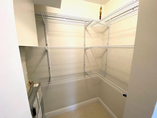 MURRY HILLS APT BLDG COND - Residential Lease