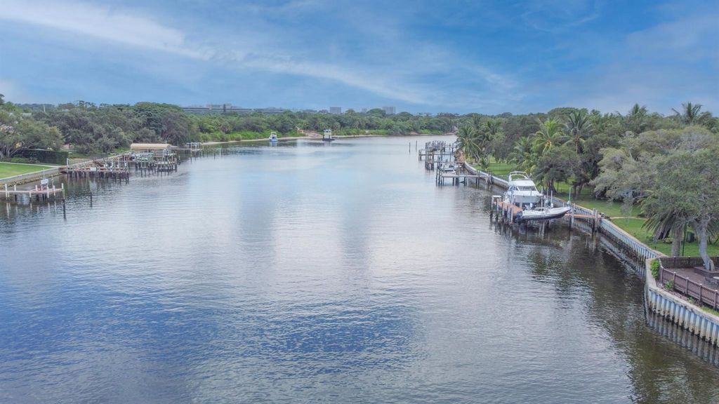 Photo of 2462 Treasure Isle Drive, Palm Beach Gardens, FL 33410 (MLS # R10919957)