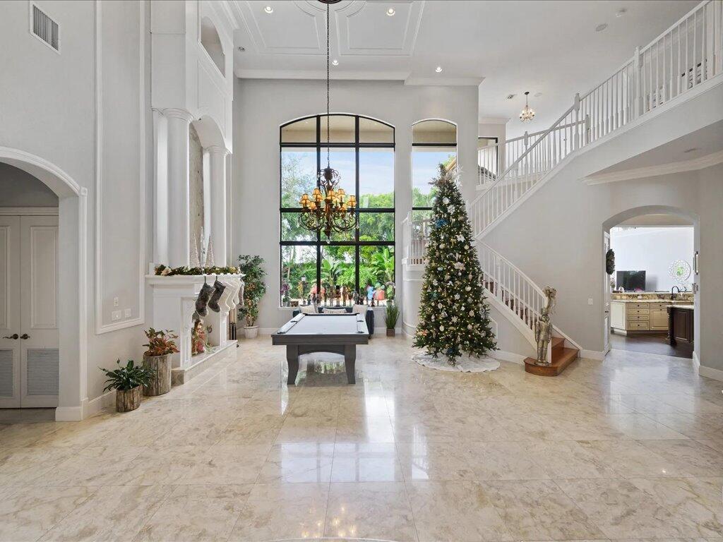 10596 Versailles Boulevard