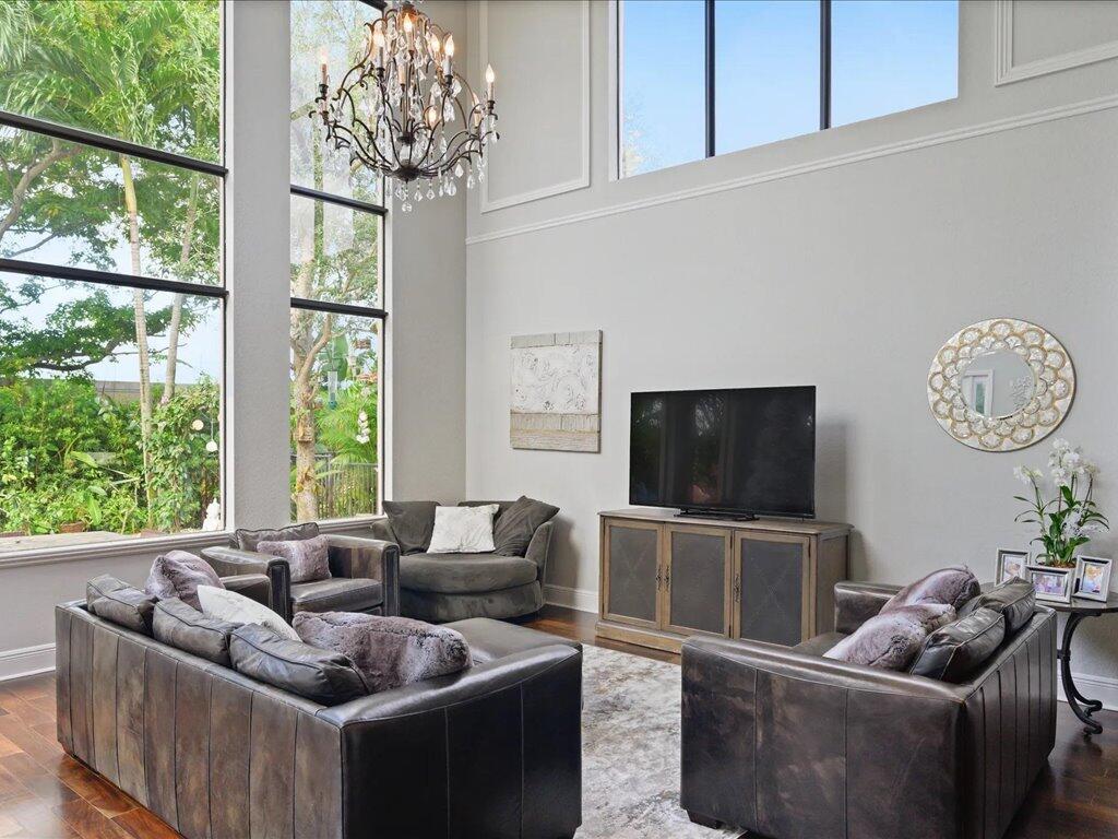 VERSAILLES - Residential