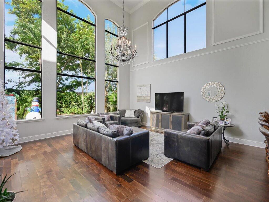 VERSAILLES - Residential