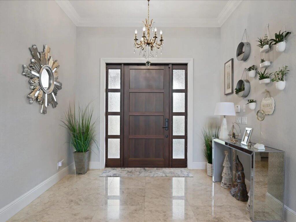 10596 Versailles Boulevard