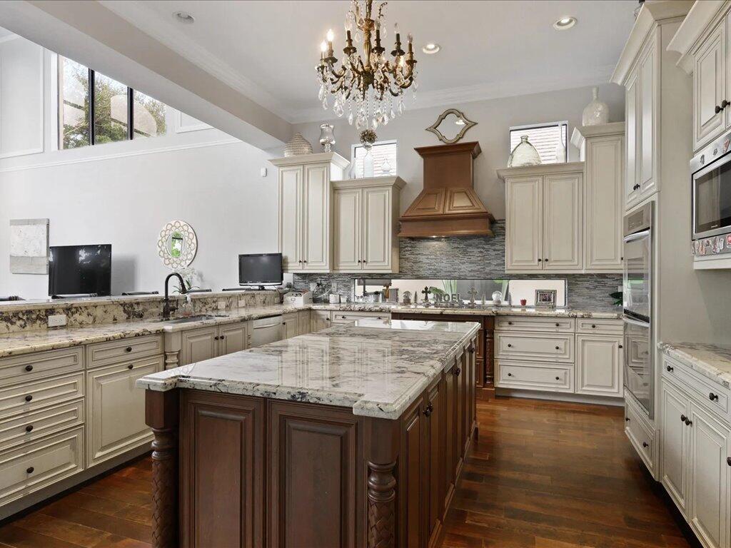 VERSAILLES - Residential