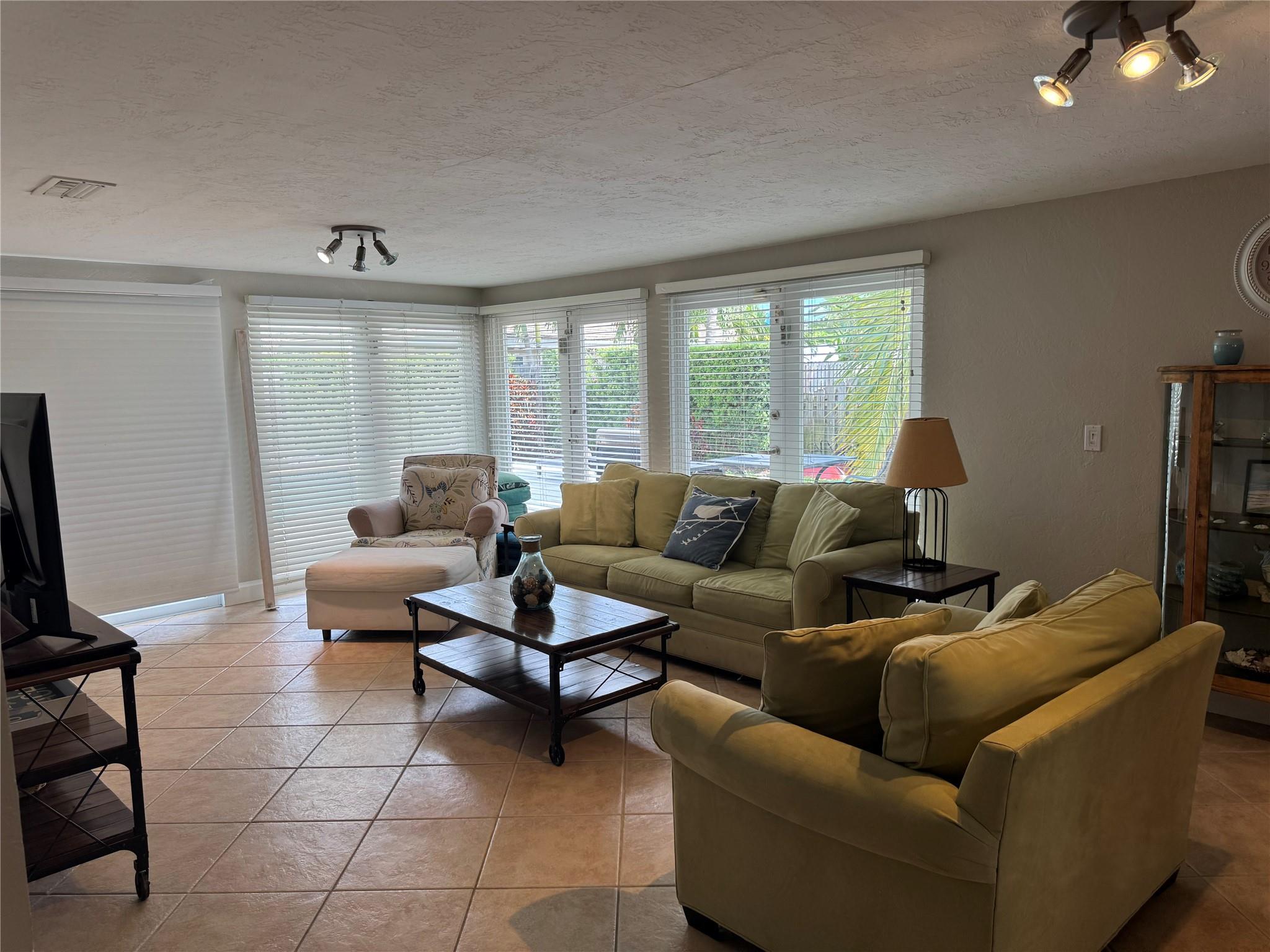 GARDEN ISLES SEC 3 - Residential Lease