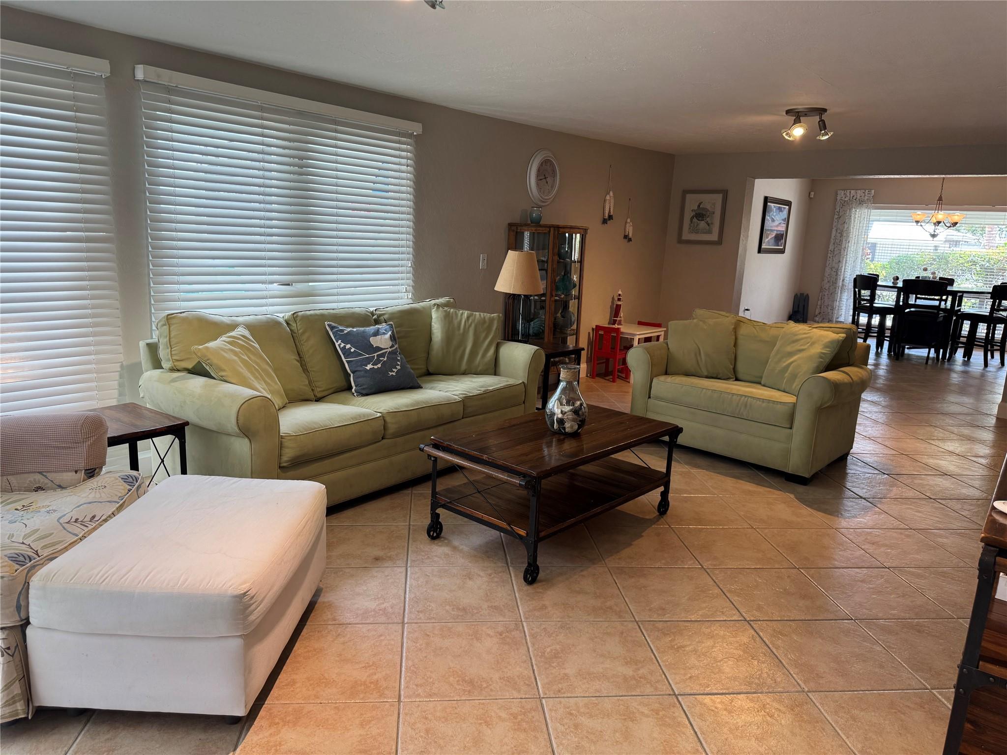 GARDEN ISLES SEC 3 - Residential Lease