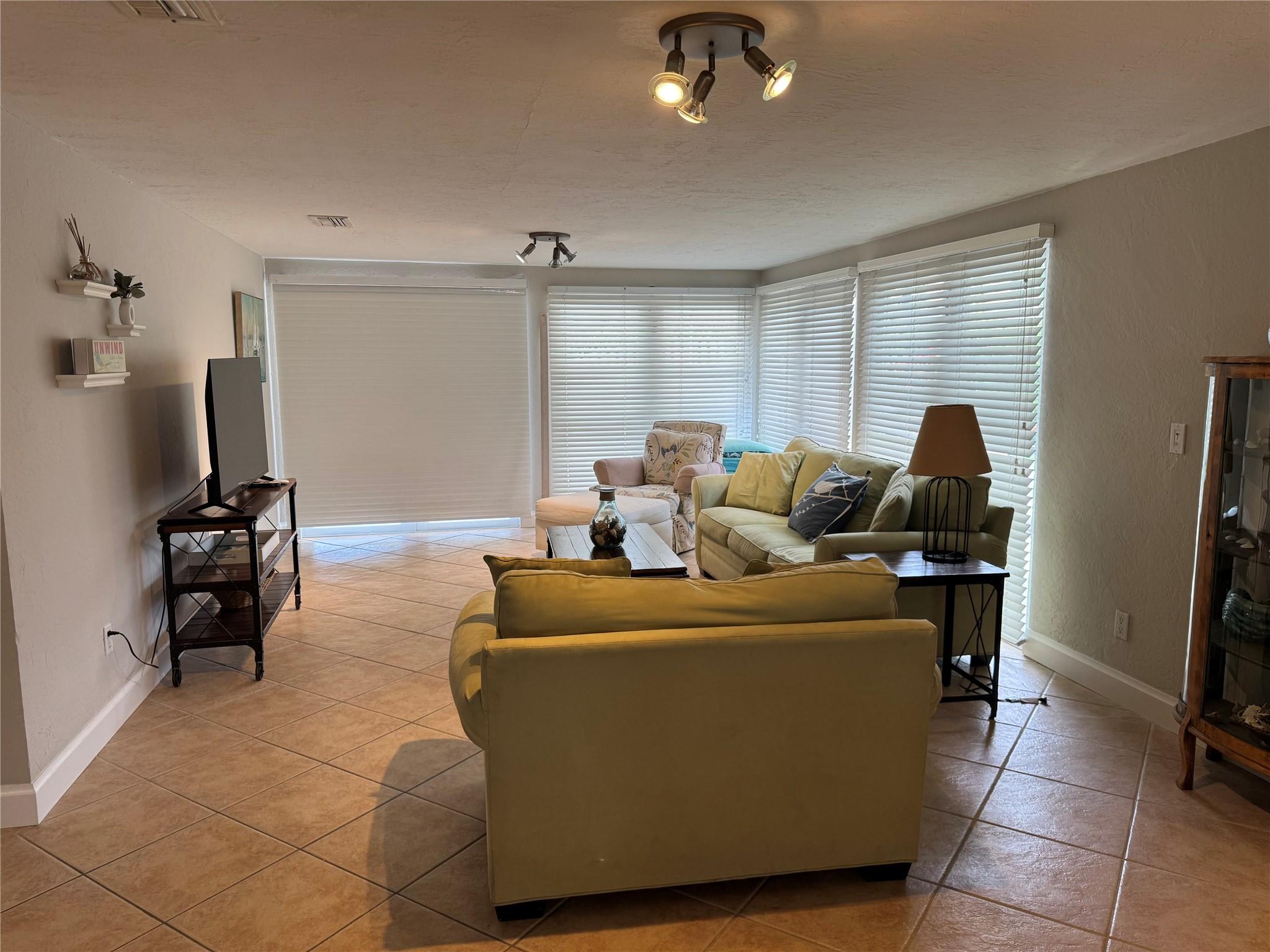 GARDEN ISLES SEC 3 - Residential Lease