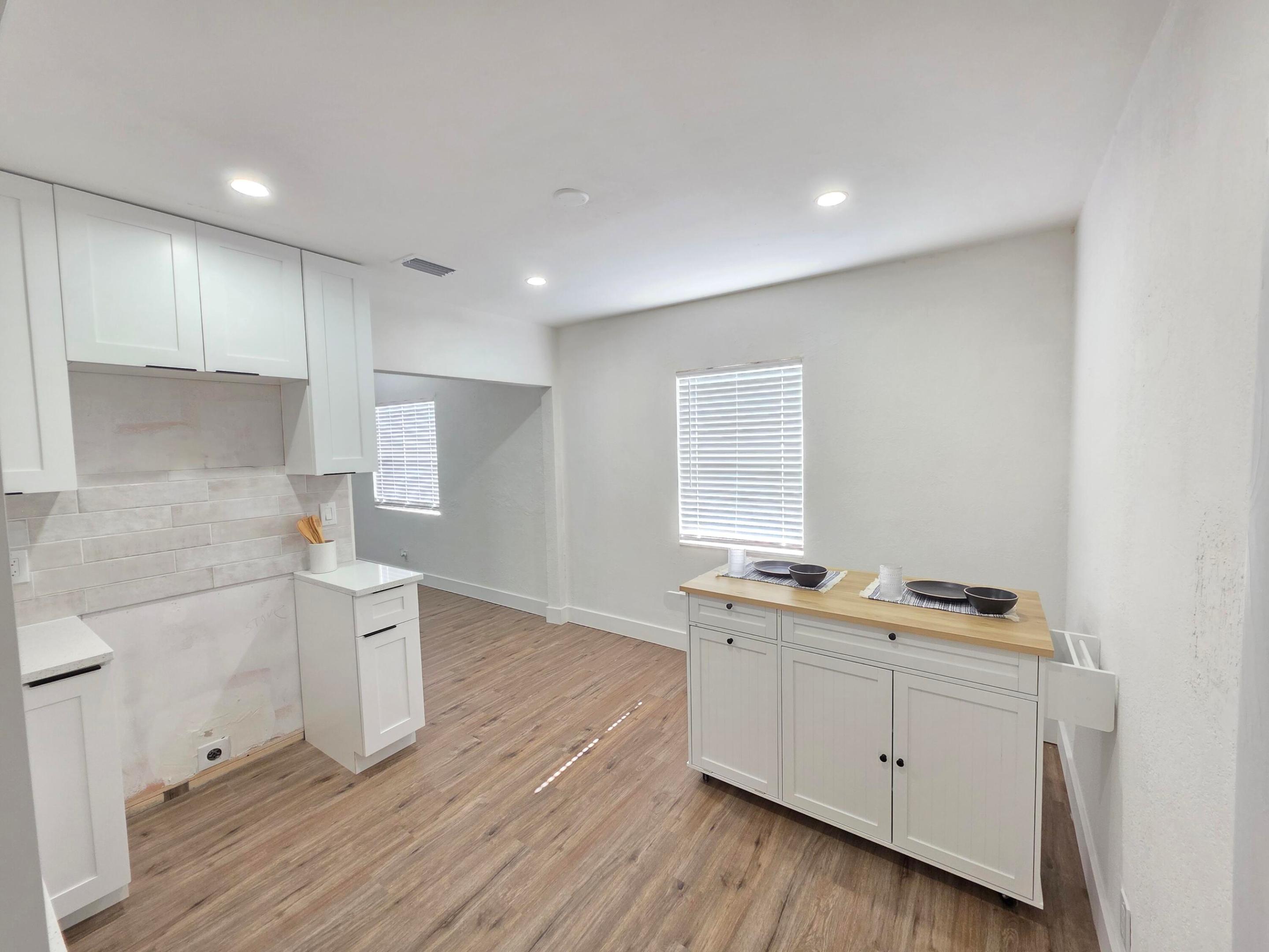 HOLLYWOOD PARK - Residential