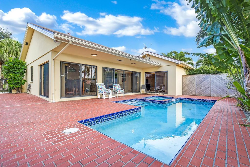 Photo of 228 Ridge Road, Jupiter, FL 33477 (MLS # R10718330)