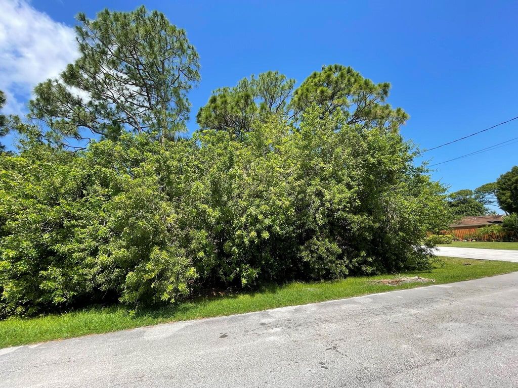 Photo of 5913 Raintree Trail, Fort Pierce, FL 34982 (MLS # R10891239)