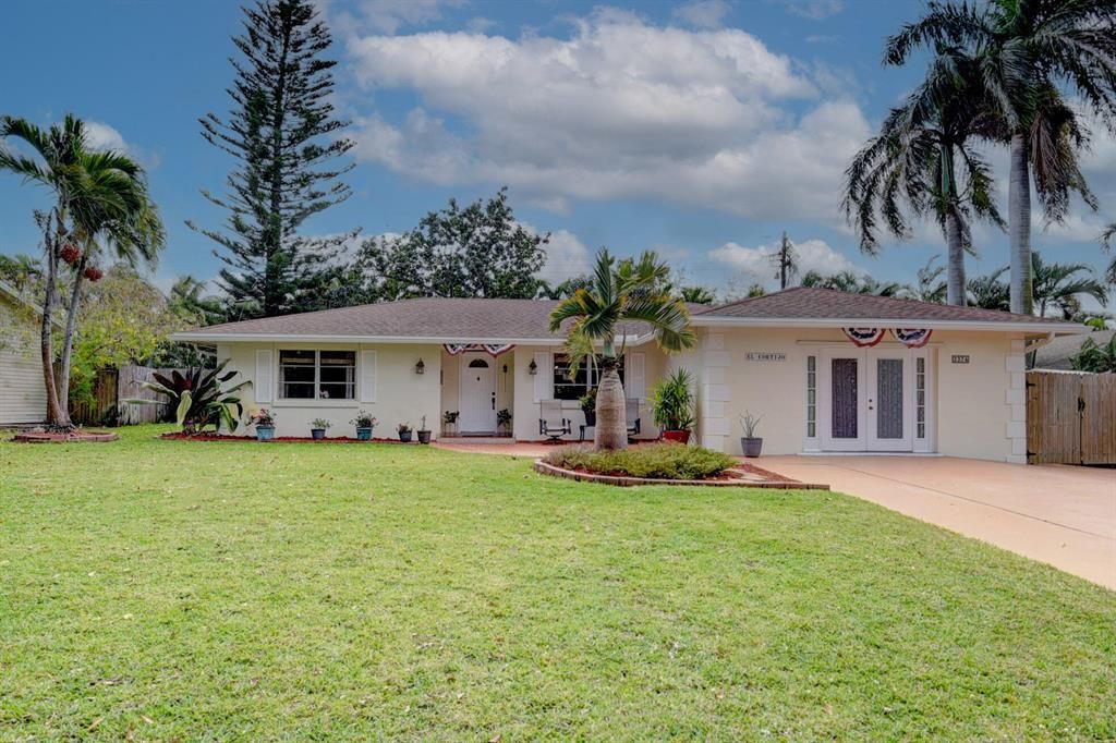 Photo of 3374 Parade Place Pl, Lake Worth Beach, FL 33462 (MLS # R10779223)