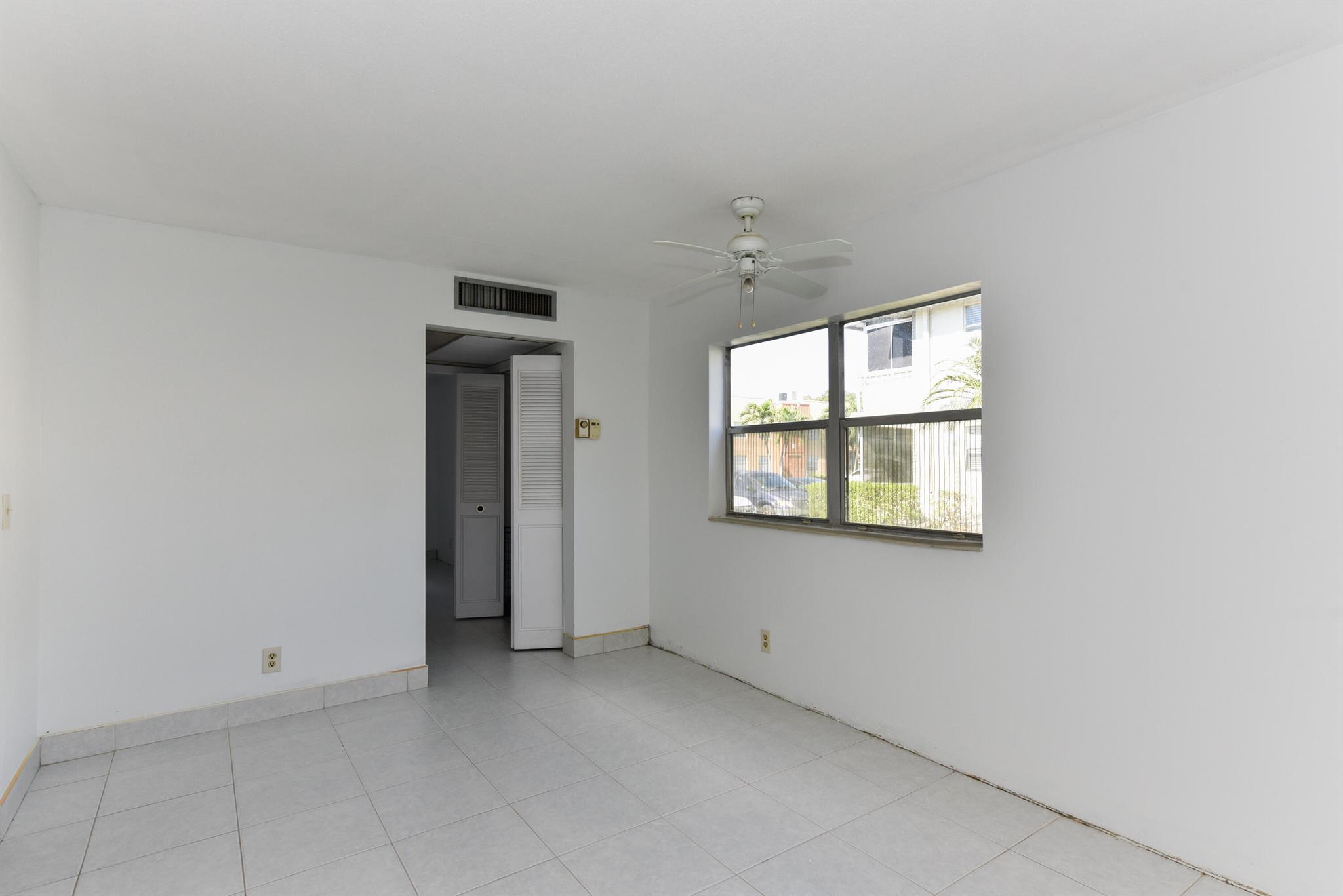 KINGS POINT FLANDERS COND - Residential