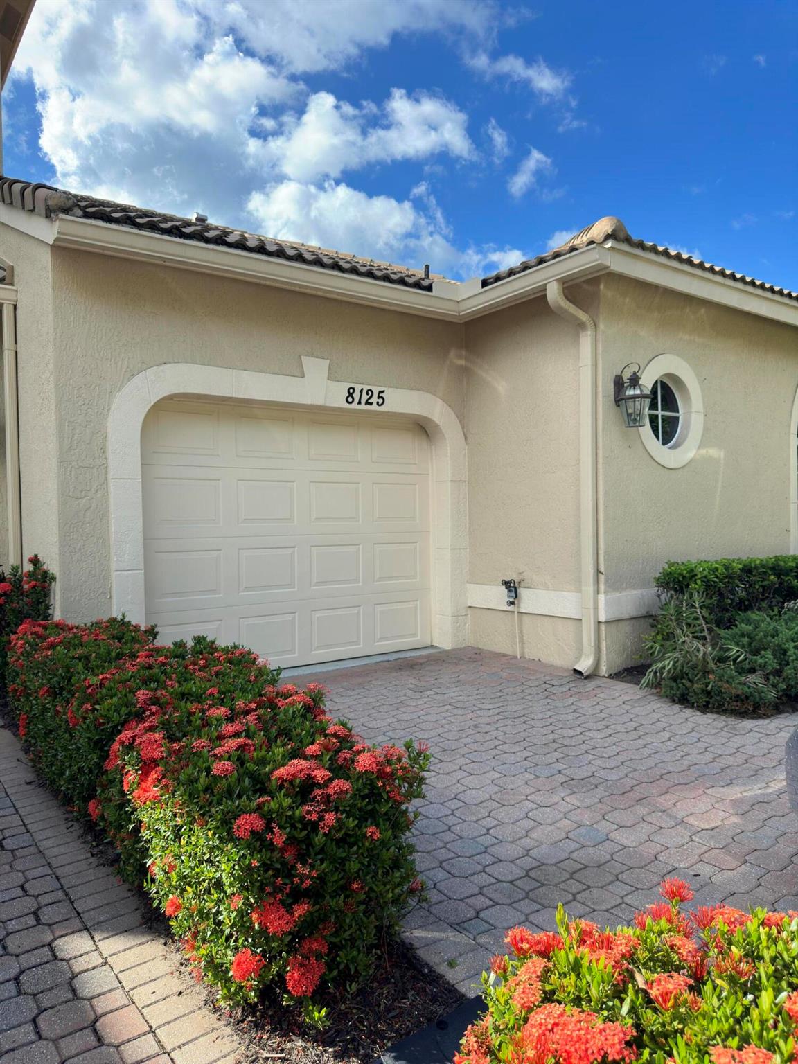 Cozy 3 bed 2 bath townhome with a 1 car garage. Located in the Castle Pines neighborhood at PGA Village. Castle Pines is a beautiful neighborhood with a resort style pool and spa. This home is just 700 feet from the pool.