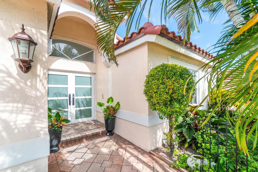 Photo of 6805 Sun River Road, Boynton Beach, FL 33437 (MLS # R11138281)