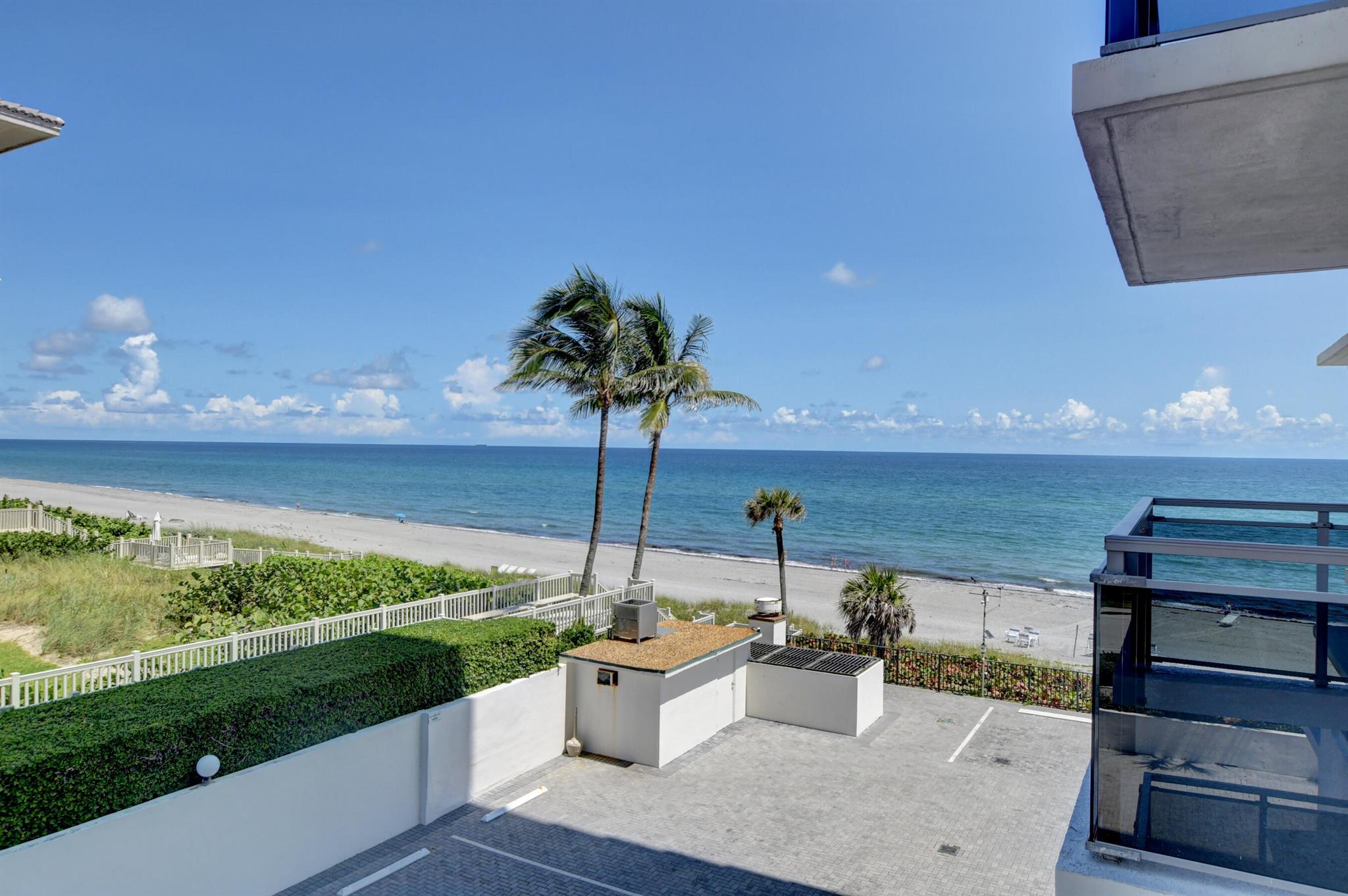 Come see this modern, sleek 2 bedroom 2 bathroom direct beach unit! Stainless steel appliances, open and bright kitchen, Bosch A/C, and beautiful large white tile! Come see this magnificent unit!