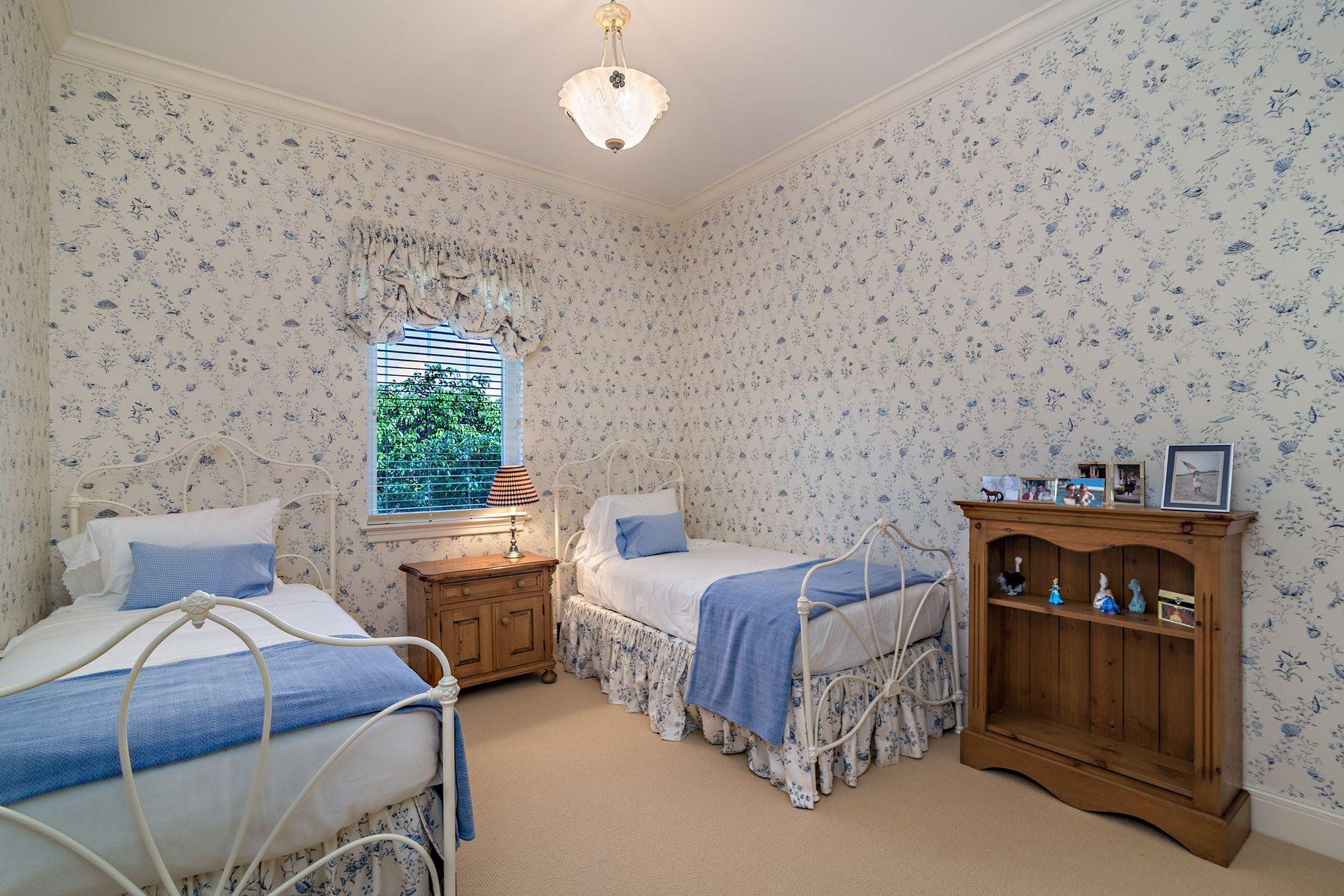 ADMIRALS COVE PAR E - Residential