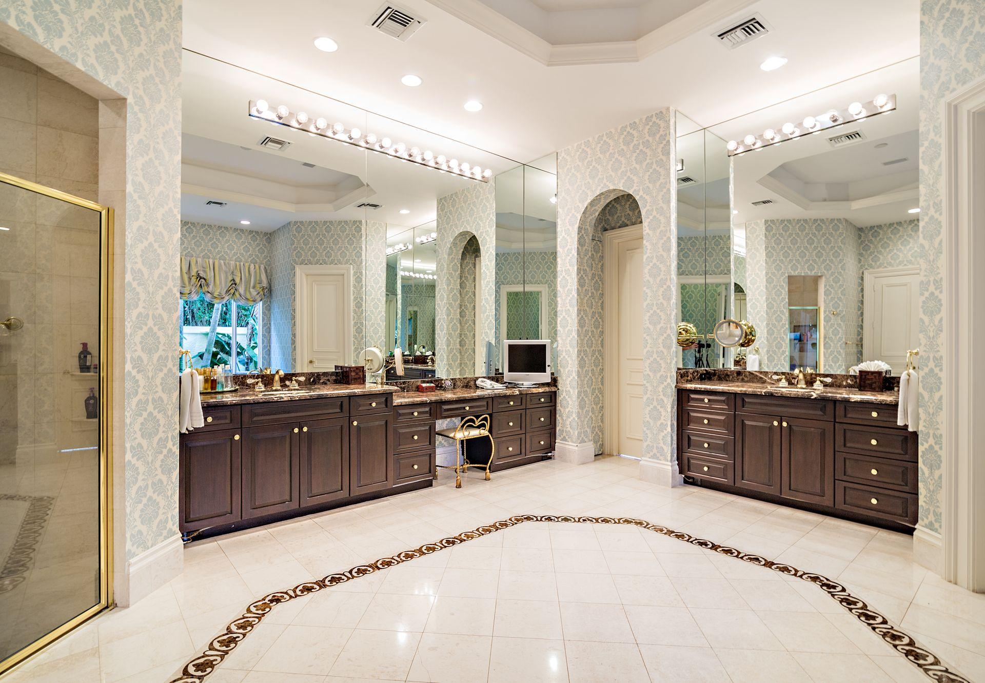 ADMIRALS COVE PAR E - Residential