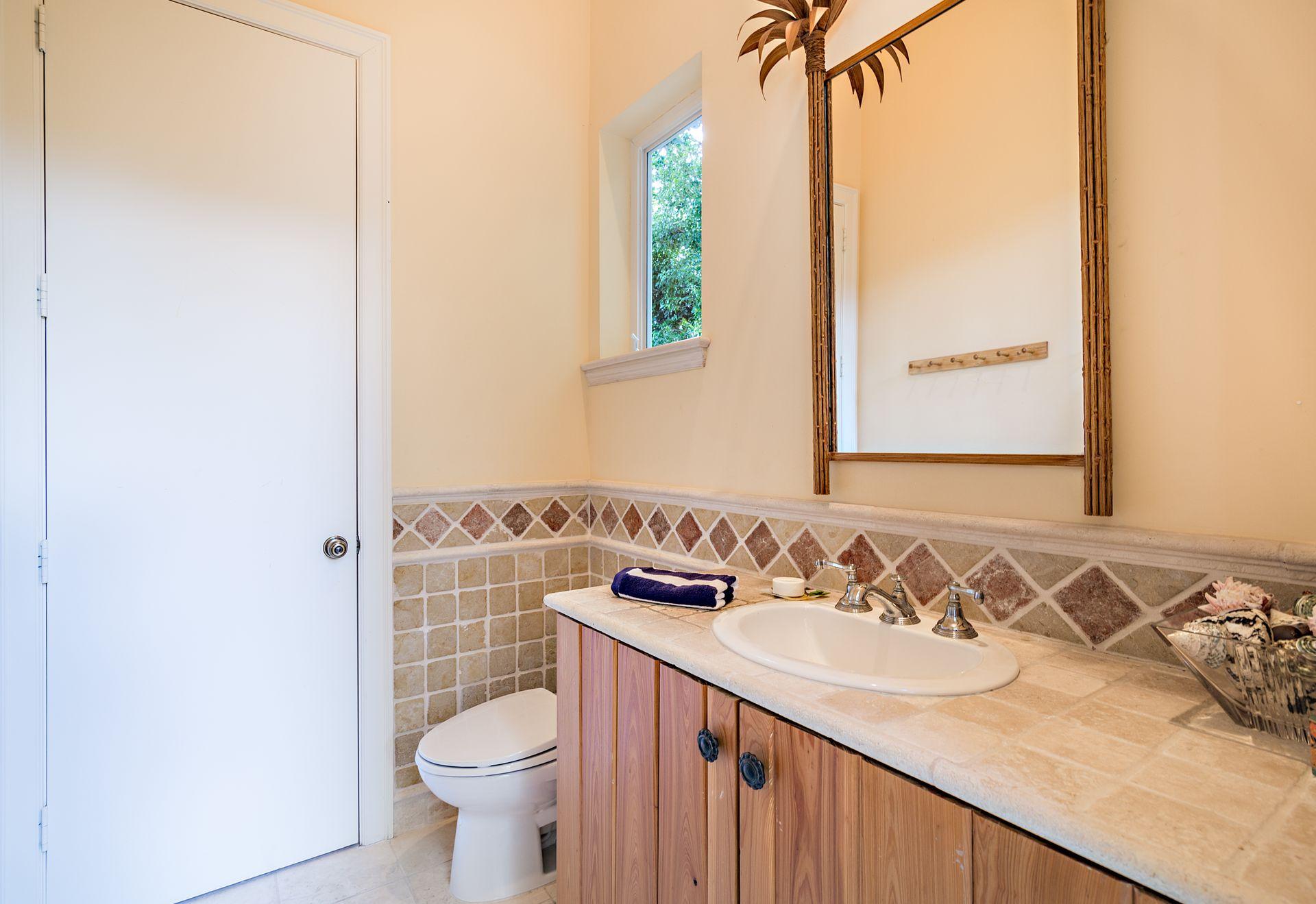 ADMIRALS COVE PAR E - Residential