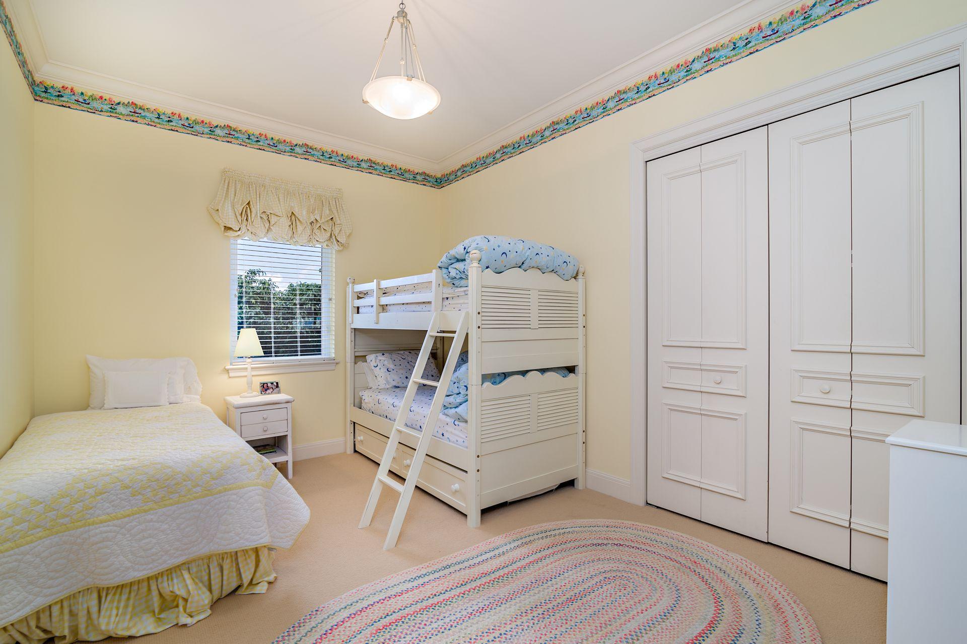 ADMIRALS COVE PAR E - Residential