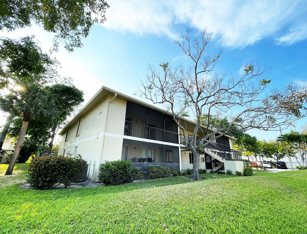 Photo of 6572 Chasewood Drive #E, Jupiter, FL 33458 (MLS # R11078638)