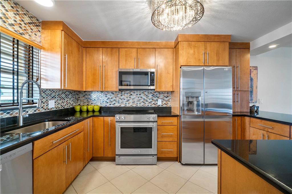 RIDGEVIEW TOWERS - Residential