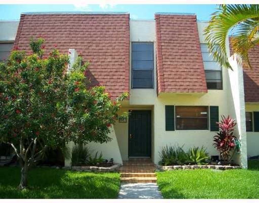 LARGE 3 BEDROOM 2.5 BATH TOWNHOUSE! SPLIT FLOOR PLAN. BEAUTIFUL LAKE VIEW, VERY DESIRABLE COMMUNITY, UPGRADED TILE DOWNSTARIS, WOOD LAMINATE UP & ON STAIRS, REMODELED BATHS, MASTER W/SITTING AREA, VIEW OF LAKE, LG WALK-IN CLOSET & SEP. DRESSING AREA, AND  SPACIOUS. UPDATE EAT IN KITCHEN, LARGEST SCREENED PATIO IN COMPLEX. NEW A/C,ROOF,WTR SOFTNER. SOLD "AS-IS. TENANT OCCUPIED