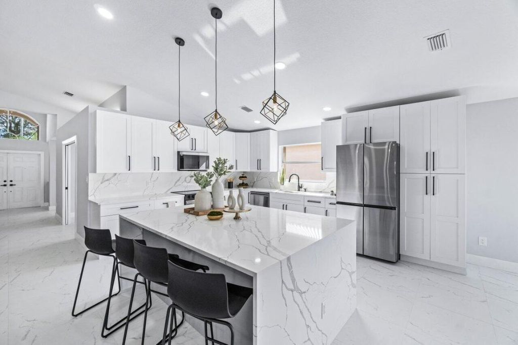 Photo of 11709 Castellon Court, Boynton Beach, FL 33437 (MLS # R11123100)