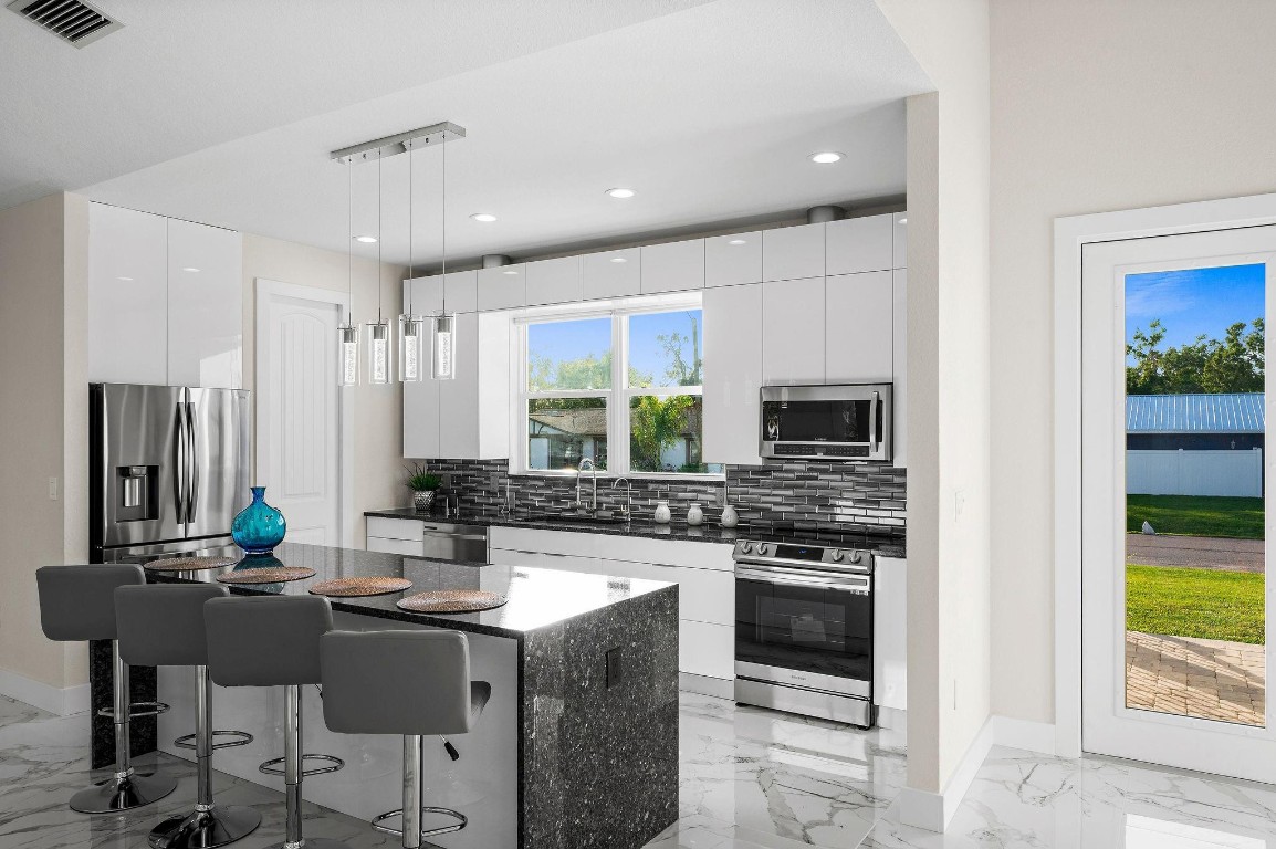 1026 - SOUTH VENICE UNIT 28 - Residential