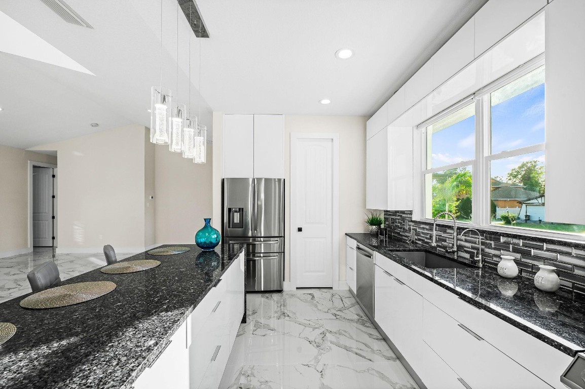 1026 - SOUTH VENICE UNIT 28 - Residential