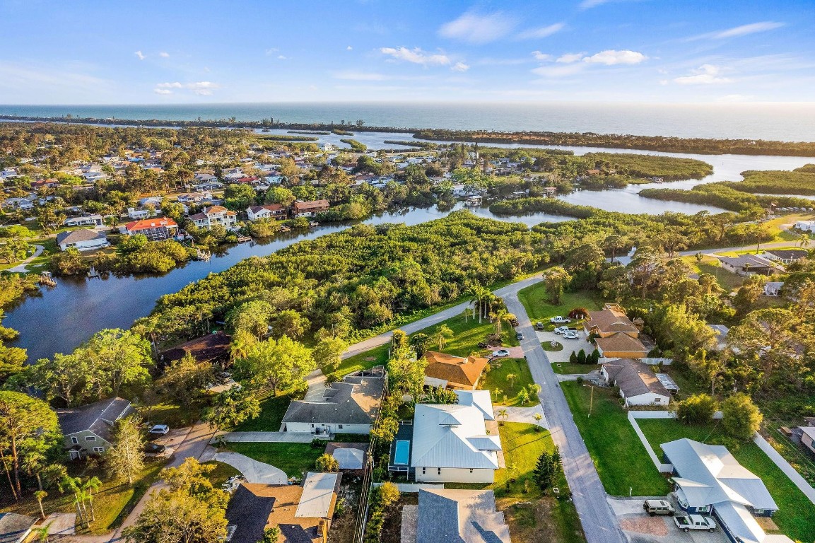 1026 - SOUTH VENICE UNIT 28 - Residential