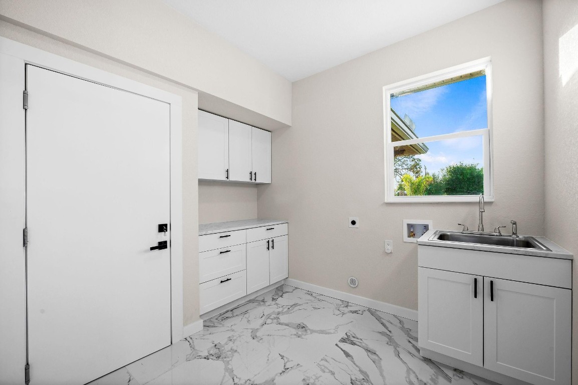 1026 - SOUTH VENICE UNIT 28 - Residential