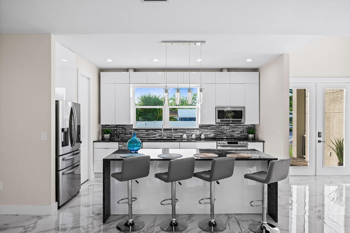 1026 - SOUTH VENICE UNIT 28 - Residential
