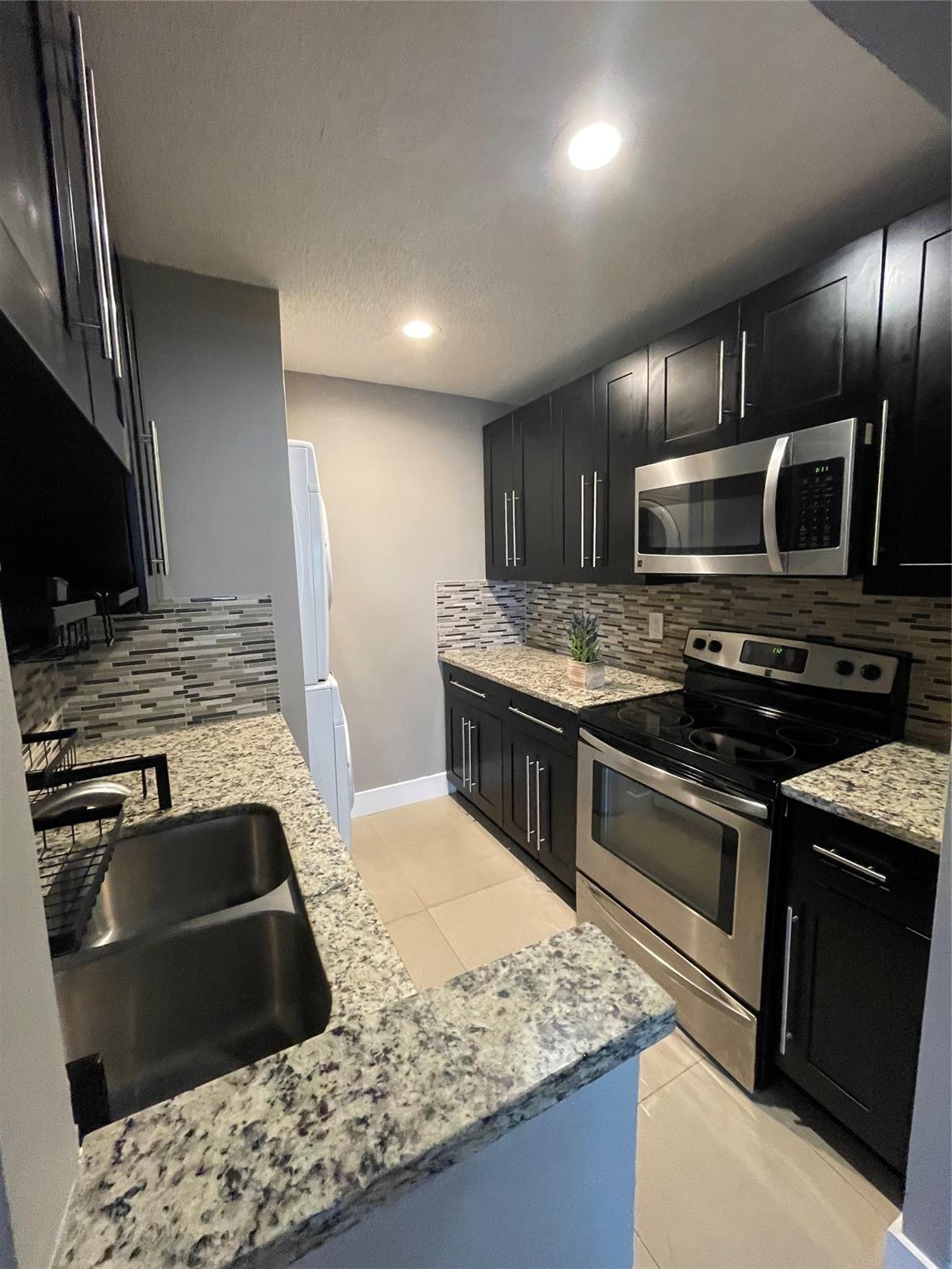Renovated 2/2 Corner unit!
Enjoy living in this beautifully updated corner unit. Coral Springs centrally located near restaurants, Coral Square mall. Washer and dryer in unit.