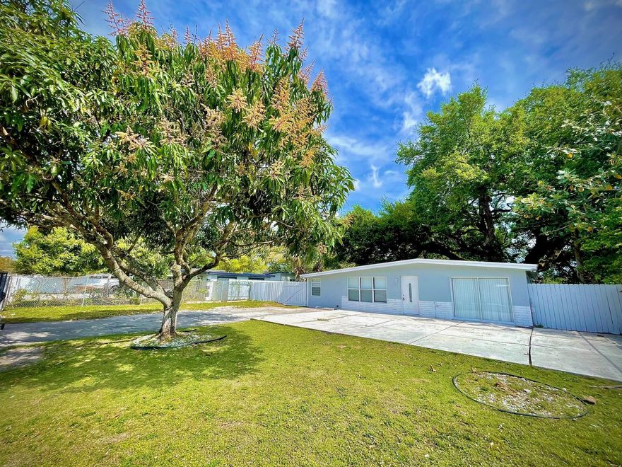 BEAUTIFUL 3 BEDROOMS & 2 BATHROOMS SINGLE FAMILY HOME. FRESHLY PAINTED. GREAT FLOOR PLAN. UPGRADED KITCHEN WITH STAINLESS APPLIANCES. LAUNDRY ROOM. FRONT BRICK PAVED PARKING. LARGE FENCED BACK AND FRONT YARD. PETS WELCOME W/REFUNDABLE DEPOSIT. FAST APPROVAL. IDEAL LOCATION. CLOSE TO HIGHWAYS AND SHOPPING PLAZAS.