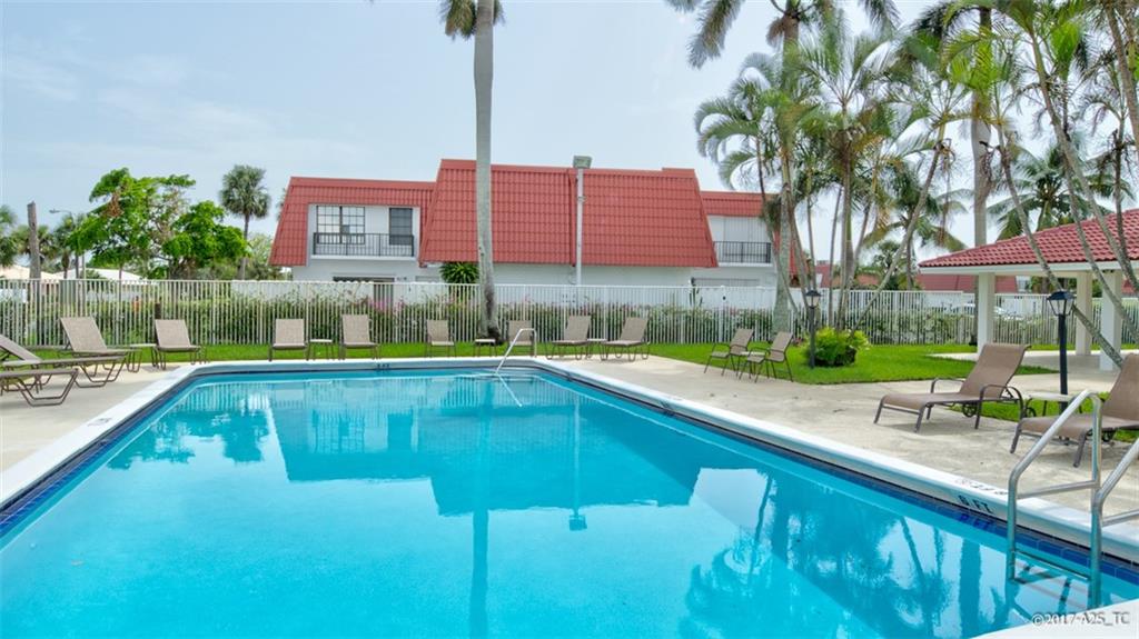 Golfview Harbour Townhous - Residential