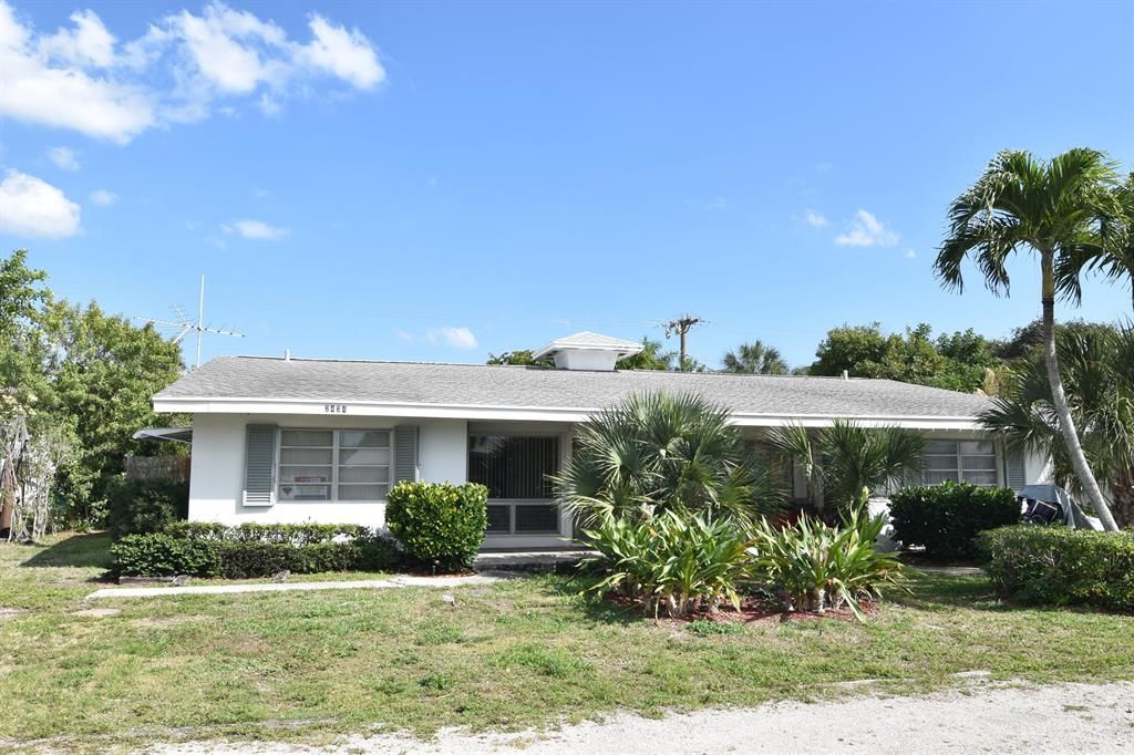 Photo of 2434 NE 5th Avenue, Boca Raton, FL 33431 (MLS # R10780584)