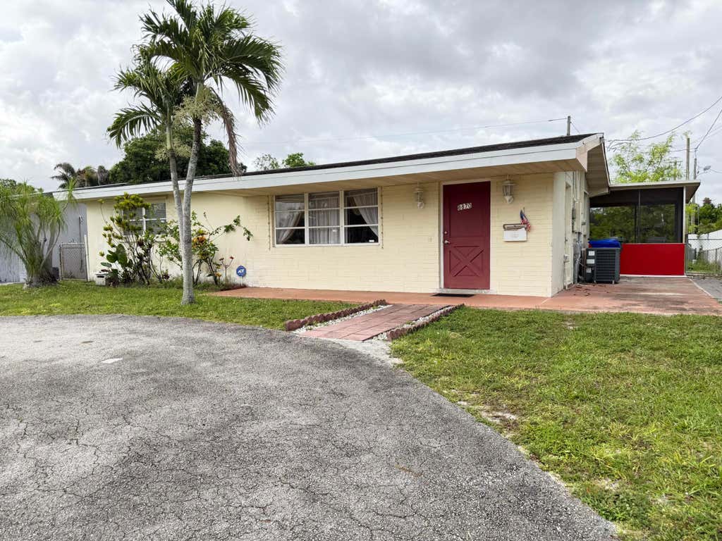Photo of 8870 Taft Street, Pembroke Pines, FL 33024 (MLS # F10556474)