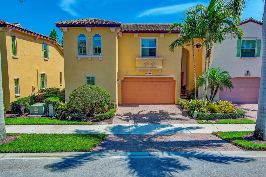 Photo of 4534 Mediterranean Circle, Palm Beach Gardens, FL 33418 (MLS # R10992176)