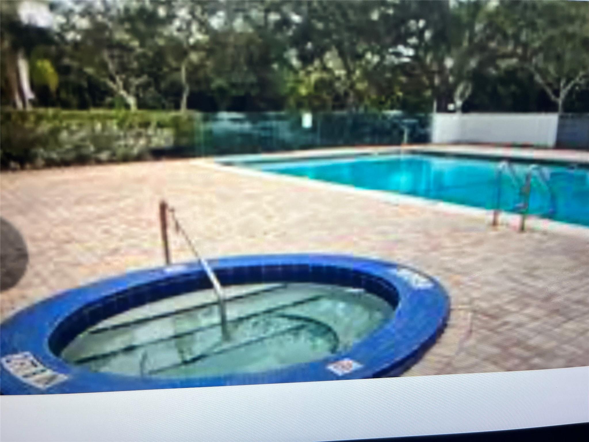 Welcome to sunny south Florida in this cozy studio unit in heart of Coral Springs