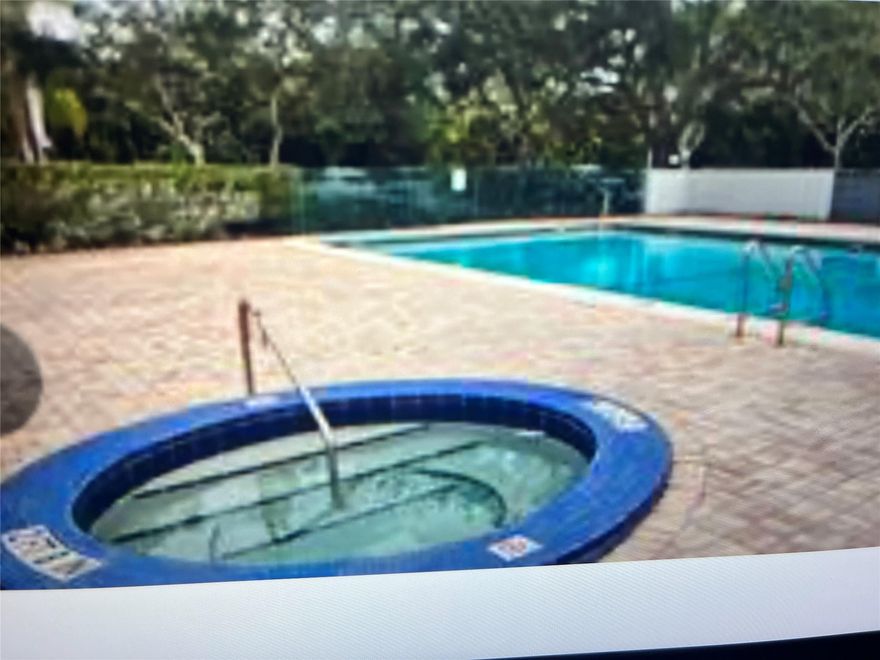 Welcome to sunny south Florida in this cozy studio unit in heart of Coral Springs