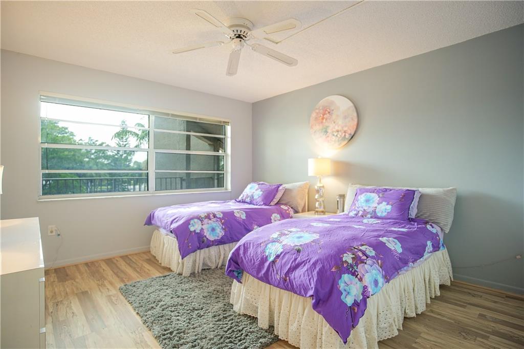 18TH HOLE - Residential