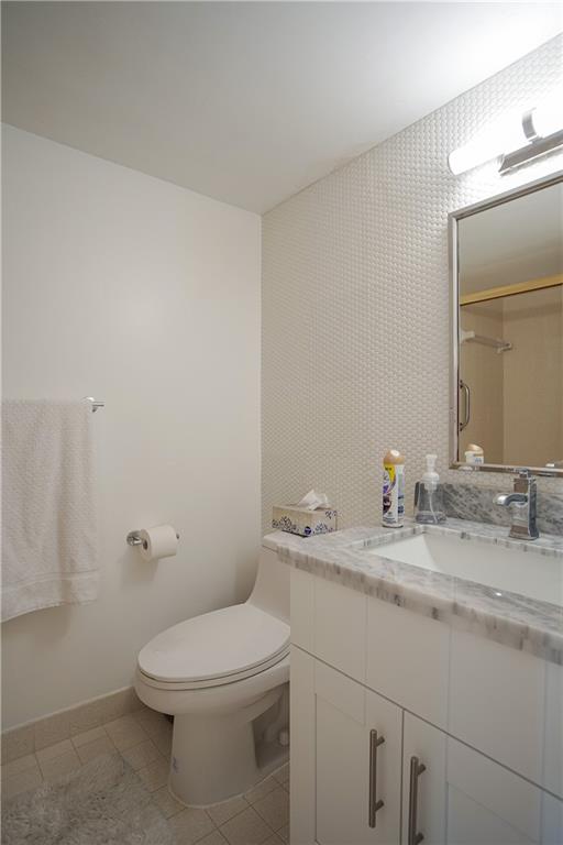 18TH HOLE - Residential