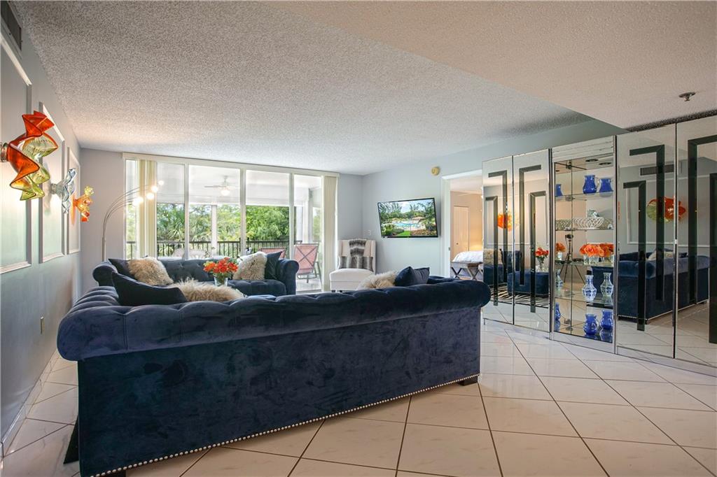 18TH HOLE - Residential