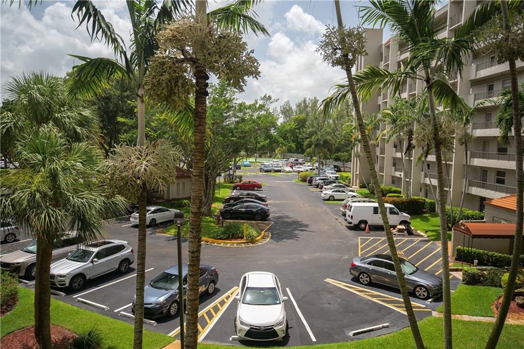 18TH HOLE - Residential