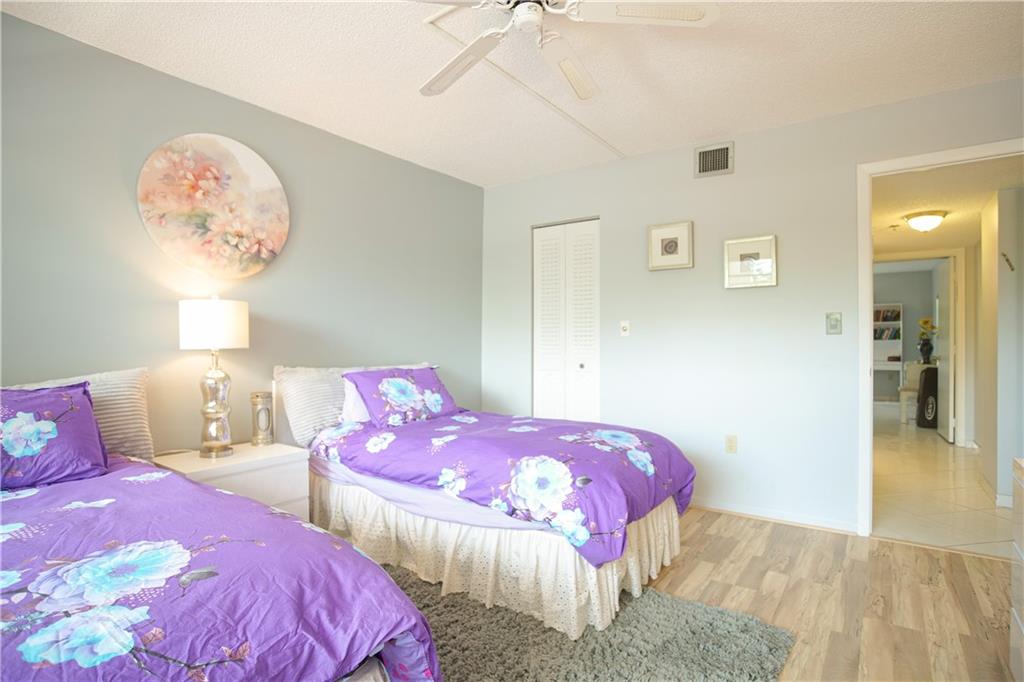 18TH HOLE - Residential