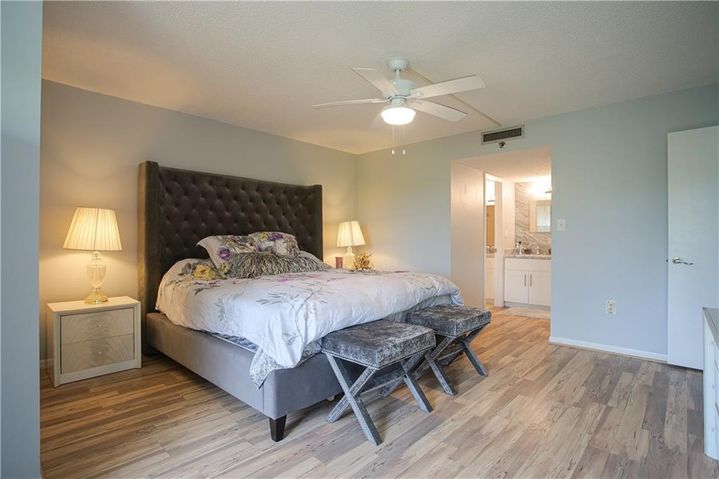 18TH HOLE - Residential